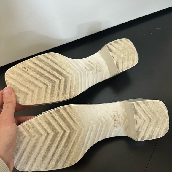 Gucci Women's Cream Slide Rubber Sandals - Picture 9 of 11